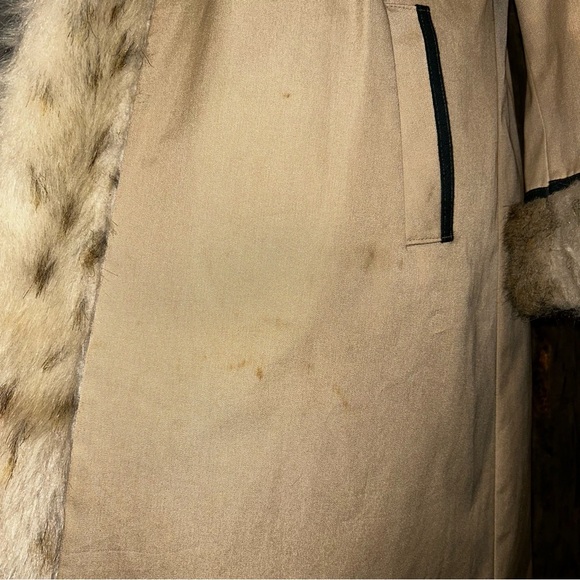 Vintage Trench Coat with Fur Trim - Picture 3 of 3